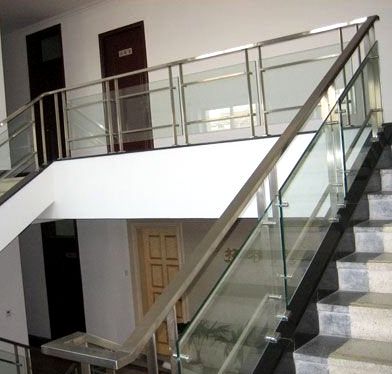 不锈钢楼梯立柱在家居安装实例